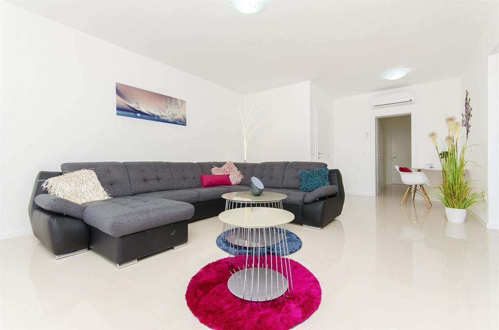 Apartments Villa V ヴィル エクステリア 写真