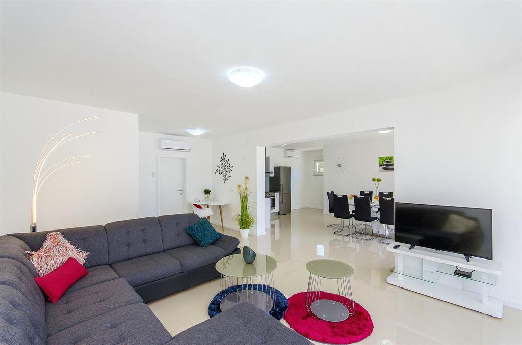 Apartments Villa V ヴィル エクステリア 写真